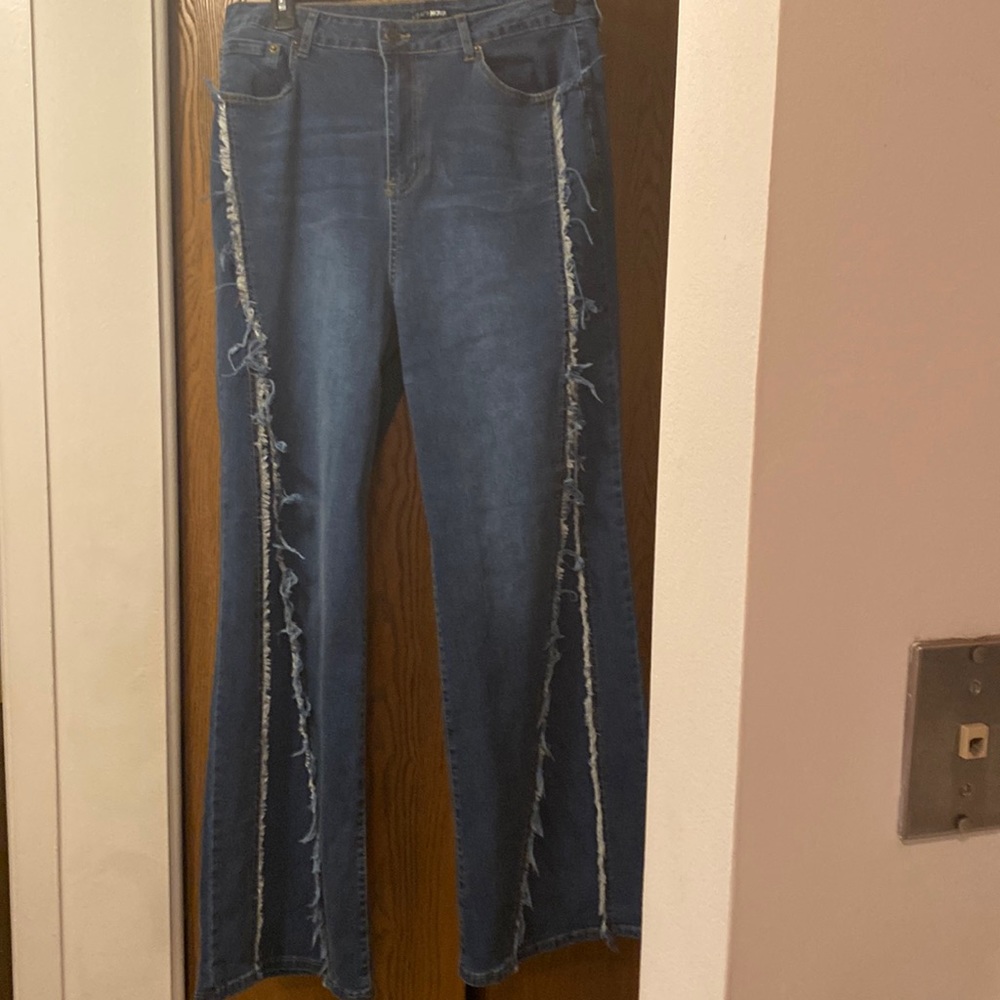 Flare leg Jeans pockets in the back.